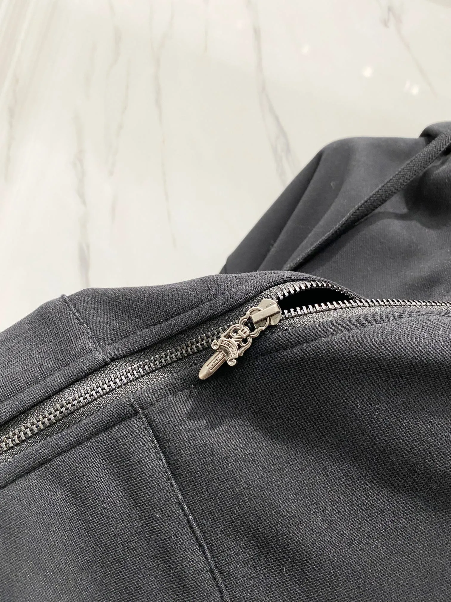 P290 Chrome Hearts 25ss horseshoe Sanskrit flag foam printed zipper hooded sweatshirt jacket. Fabric high-definition super heavyweight pure cotton fabric. Customized hardware. Thread. Accessories. Matching version. Same style for men and women. -Color: Black -Size: S M L XL